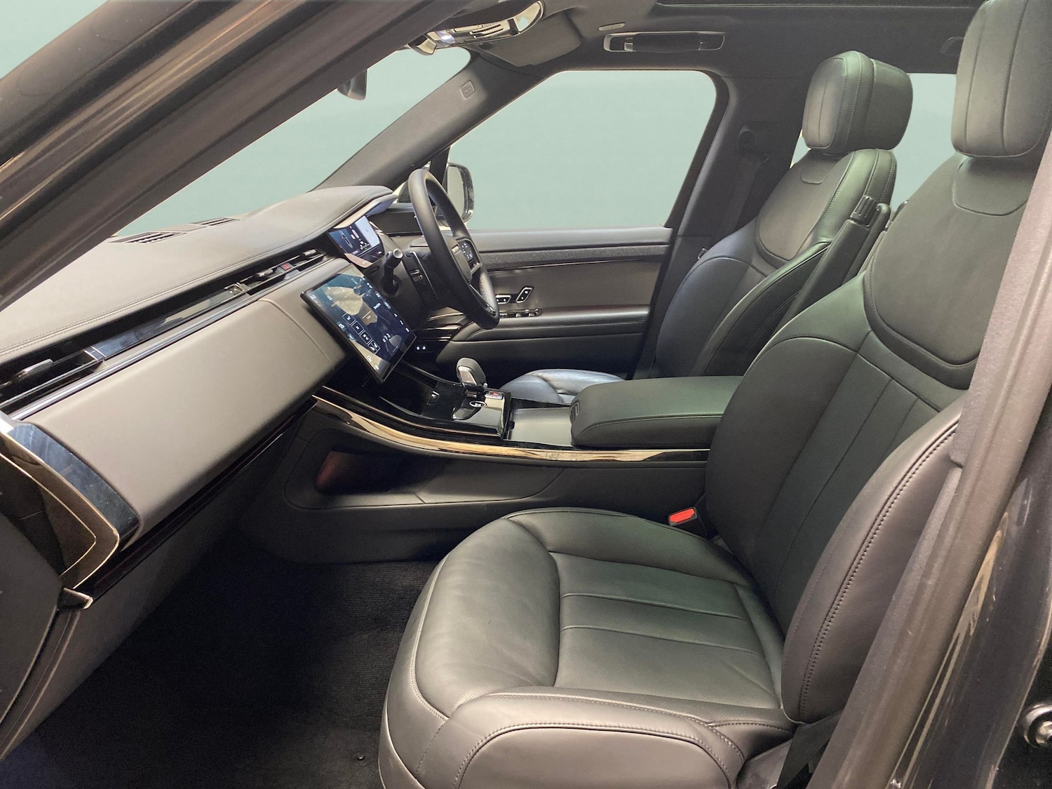 Used Land Rover Range Rover Sport 2024 for sale - 77829750: Photo 4