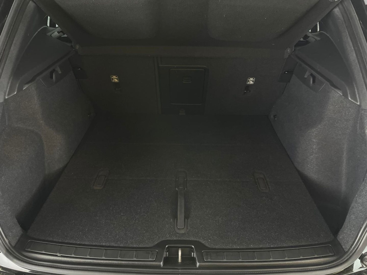 Used Volvo XC40 2023 for sale - 78015057: Photo 41