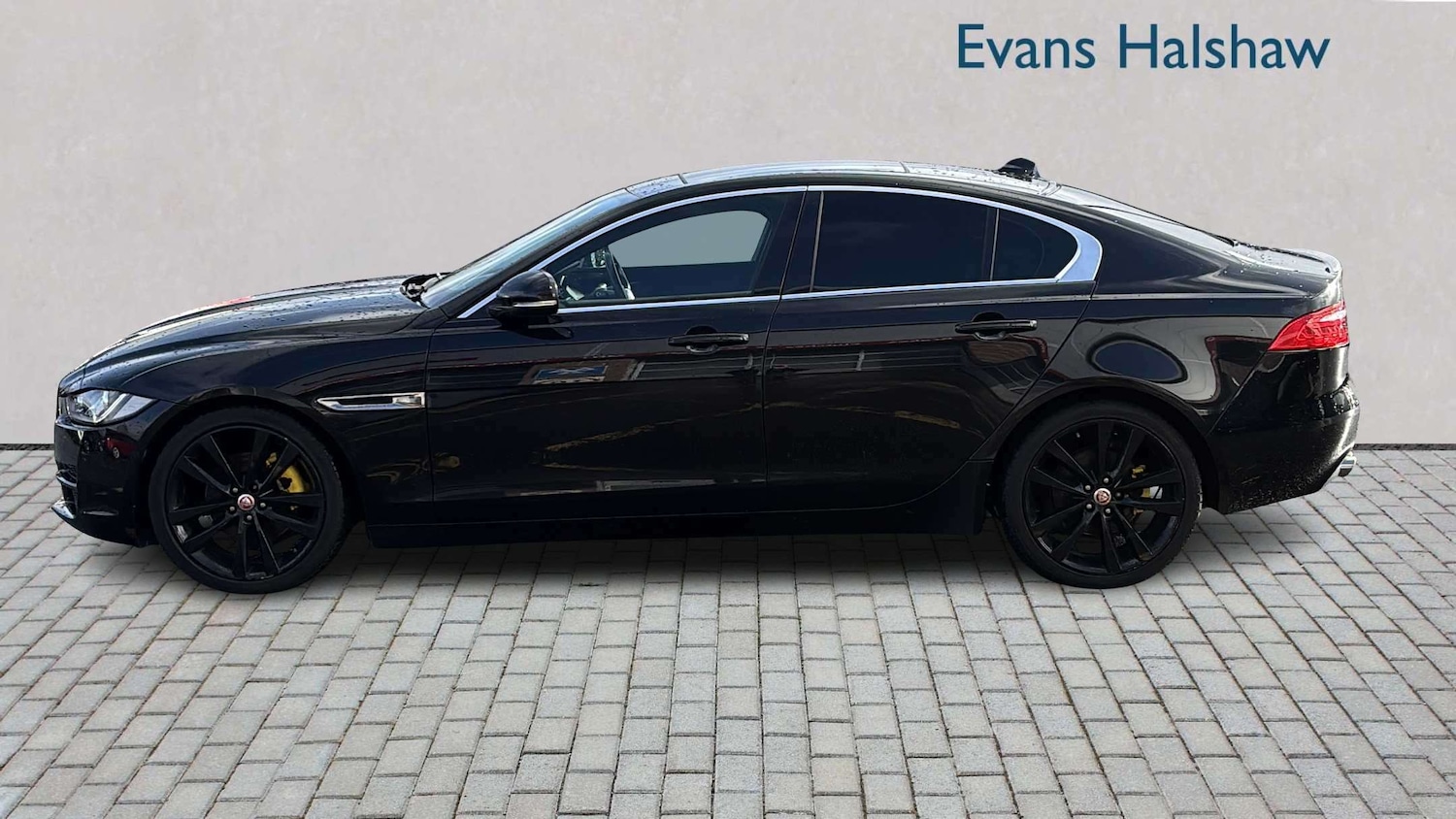 Used Jaguar XE 2017 for sale - 77899267: Photo 4
