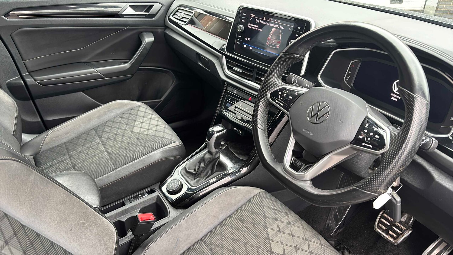 Used Volkswagen T-Roc for sale - 77858392: Photo 8