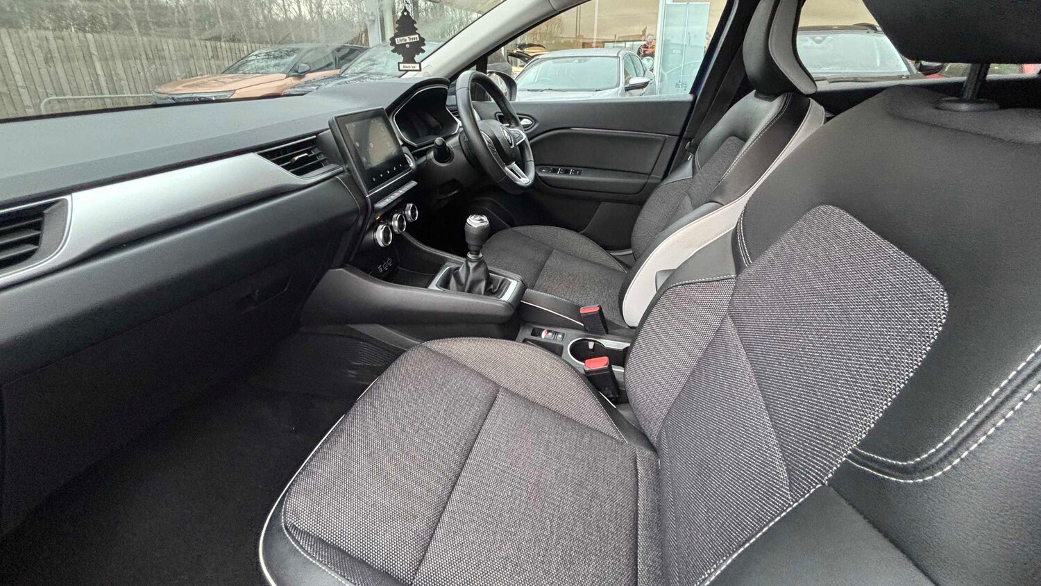 Used Renault Captur for sale - 77857263: Photo 17