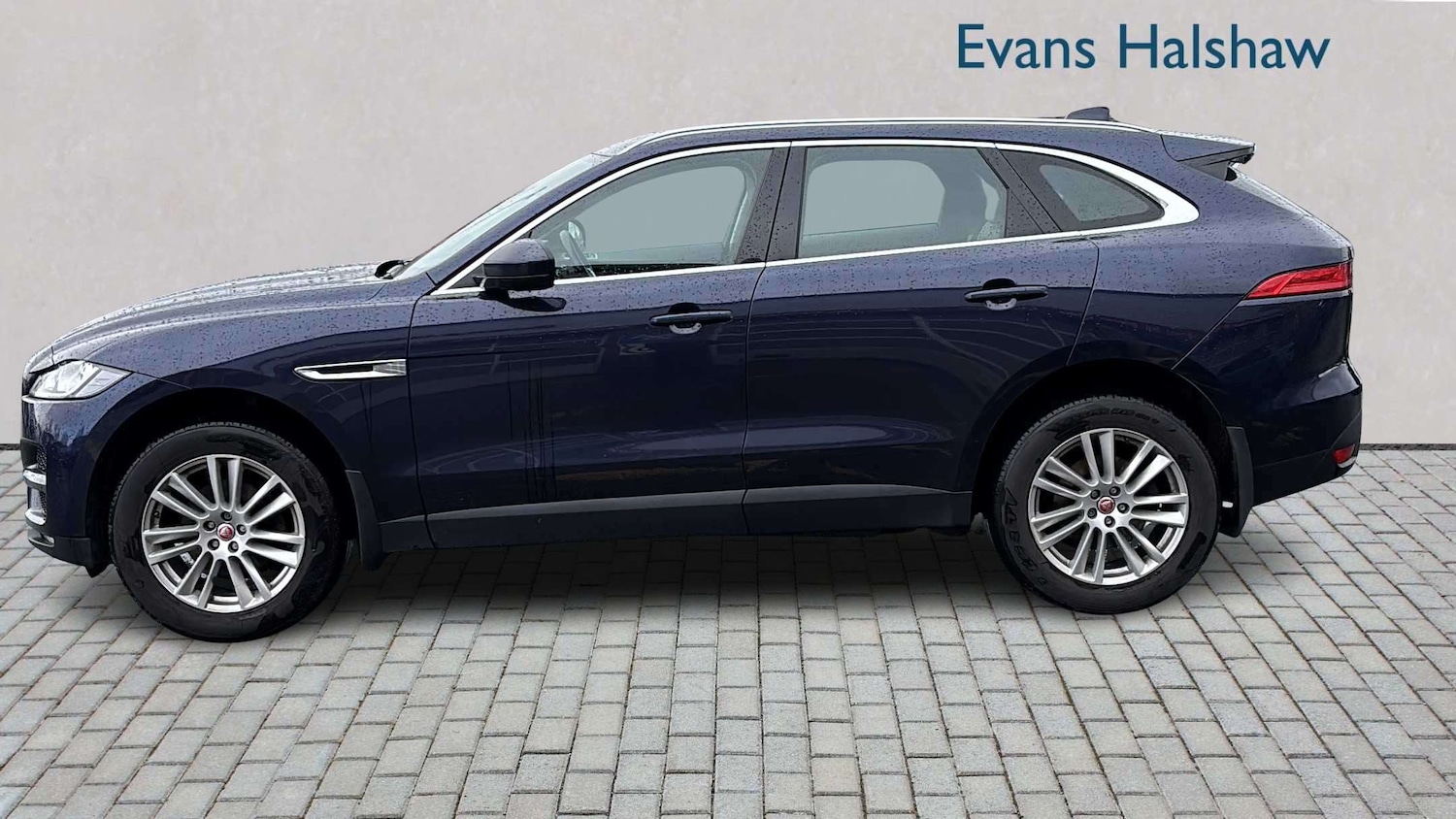 Used Jaguar F-Pace 2017 for sale - 77899283: Photo 4