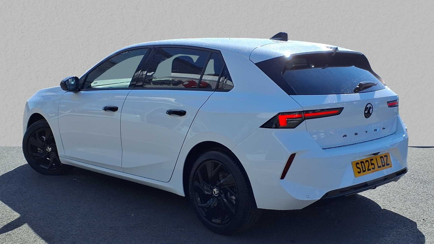 Used Vauxhall Astra for sale - 77861654: Photo 2