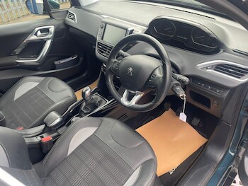 Used Peugeot 2008 2017 for sale - 78334665: Photo