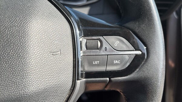 Used Peugeot 208 2021 for sale - 75992892: Photo 24