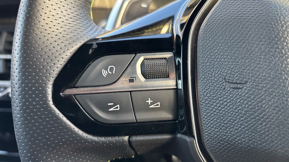 Used Peugeot 2008 2023 for sale - 76140100: Photo 25