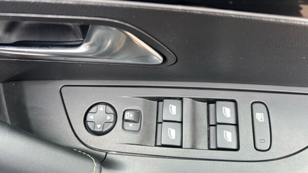 Used Peugeot 2008 2023 for sale - 76140100: Photo 30