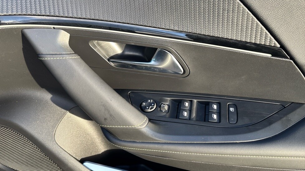 Used Peugeot 2008 2023 for sale - 76140100: Photo 32
