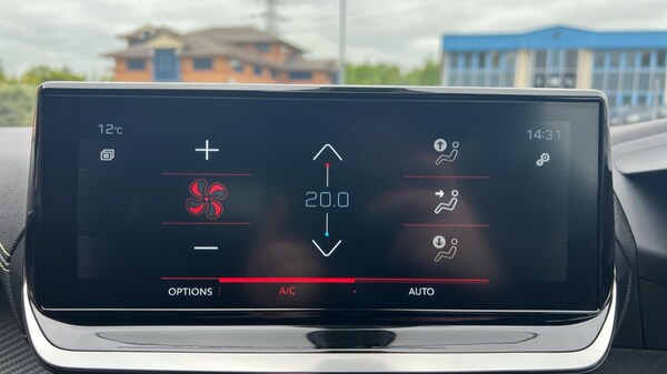 Used Peugeot 2008 2023 for sale - 76140100: Photo 35