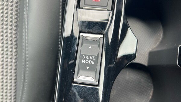 Used Peugeot 2008 2023 for sale - 76140100: Photo 60