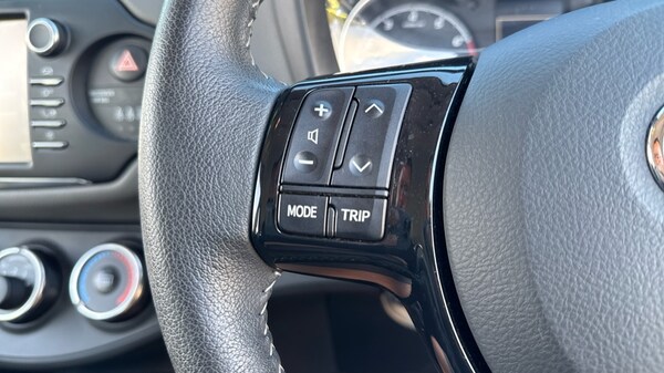 Used Toyota Yaris 2018 for sale - 75967016: Photo 25