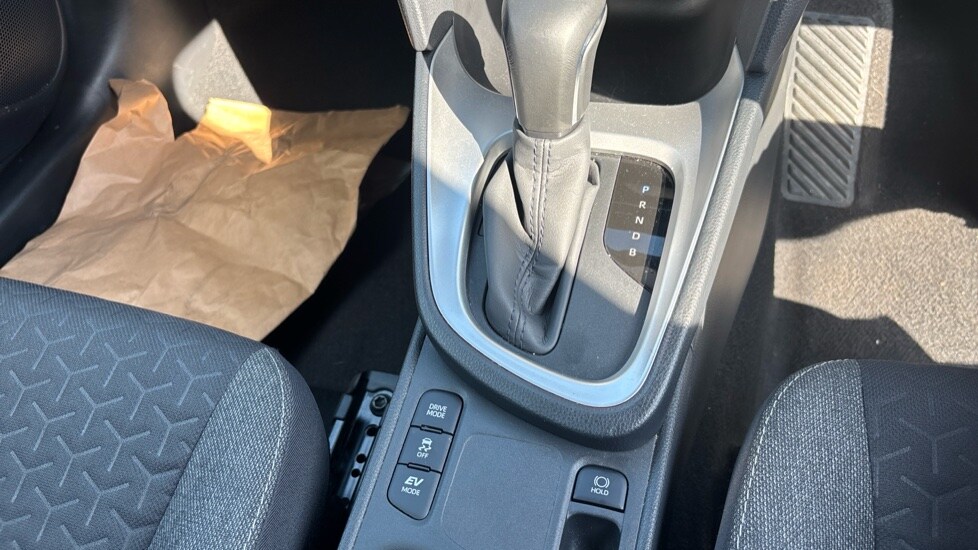 Used Toyota Yaris Cross 2024 for sale - 76008080: Photo 30