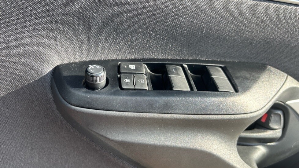 Used Toyota Yaris Cross 2024 for sale - 76008080: Photo 31