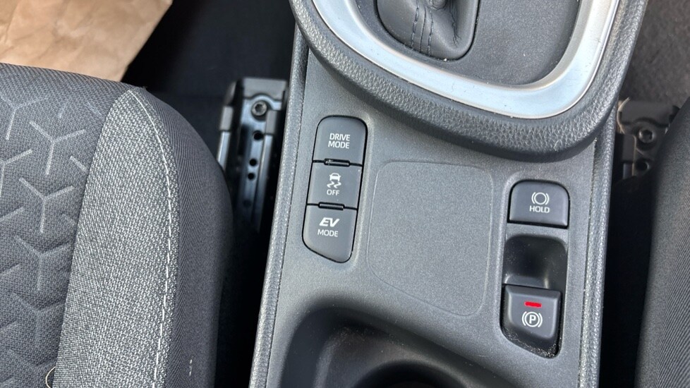 Used Toyota Yaris Cross 2024 for sale - 76008080: Photo 40