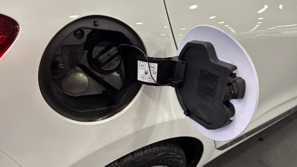 Used Renault Clio 2021 for sale - 76971223: Photo 23