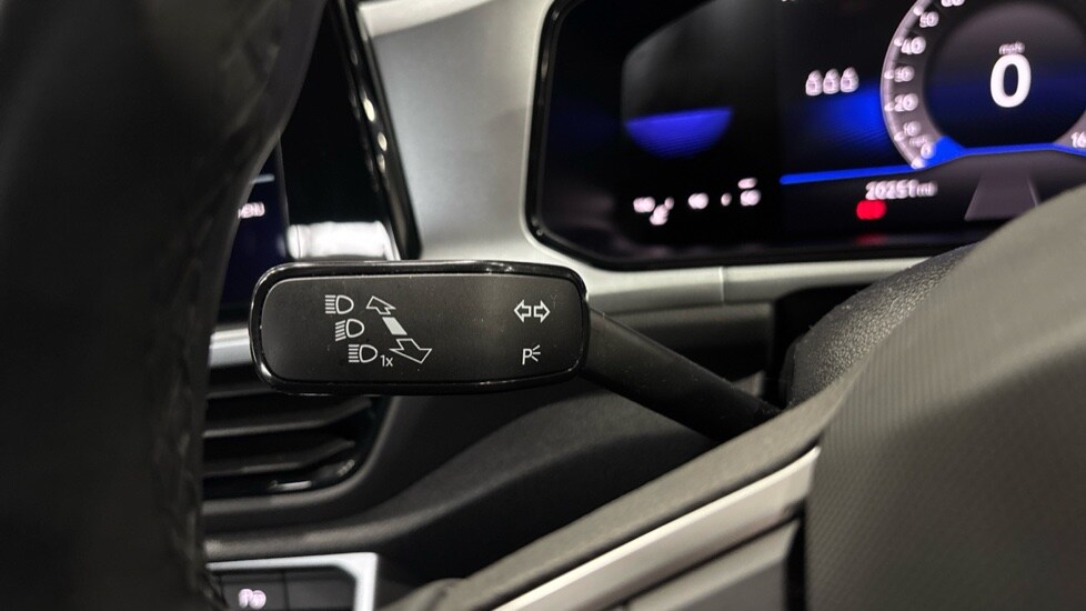 Used Volkswagen T-Roc 2023 for sale - 76589916: Photo 27