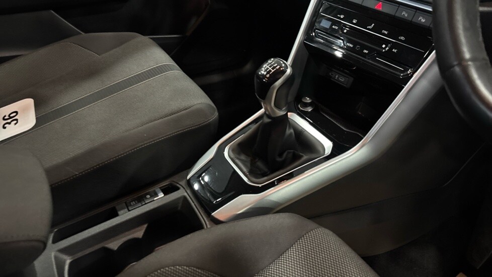 Used Volkswagen T-Roc 2023 for sale - 76589916: Photo 29