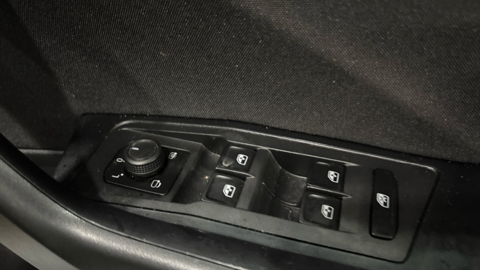 Used Volkswagen T-Roc 2023 for sale - 76589916: Photo 31