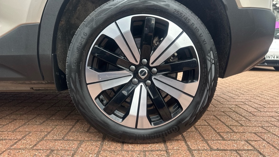 Used Volvo XC40 2023 for sale - 76117039: Photo 18
