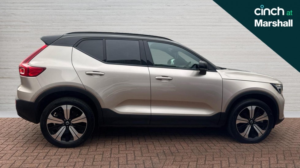 Used Volvo XC40 2023 for sale - 76117039: Photo 2