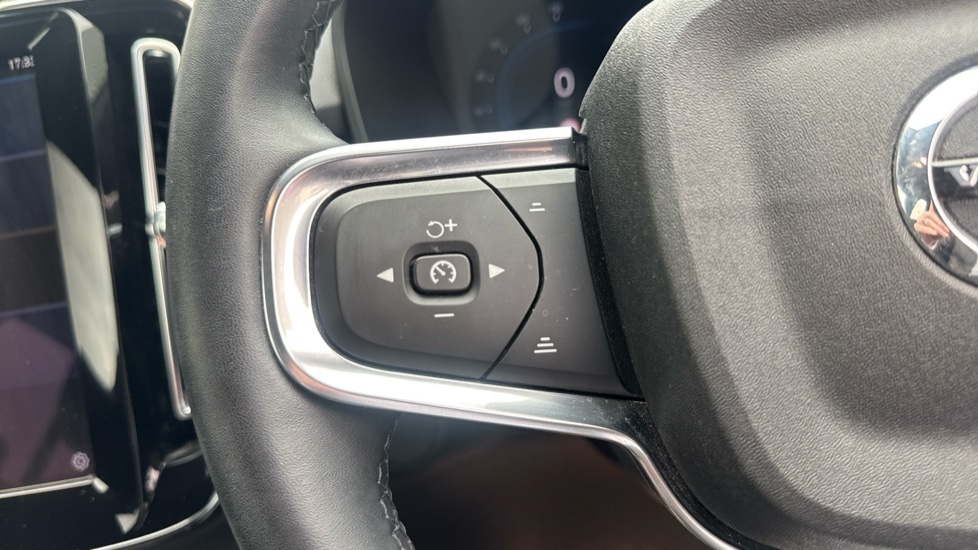 Used Volvo XC40 2023 for sale - 76117039: Photo 25
