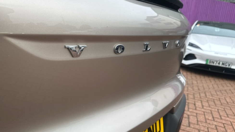 Used Volvo XC40 2023 for sale - 76117039: Photo 44