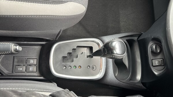 Used Toyota Yaris 2020 for sale - 75992886: Photo 30
