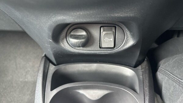 Used Toyota Yaris 2020 for sale - 75992886: Photo 36
