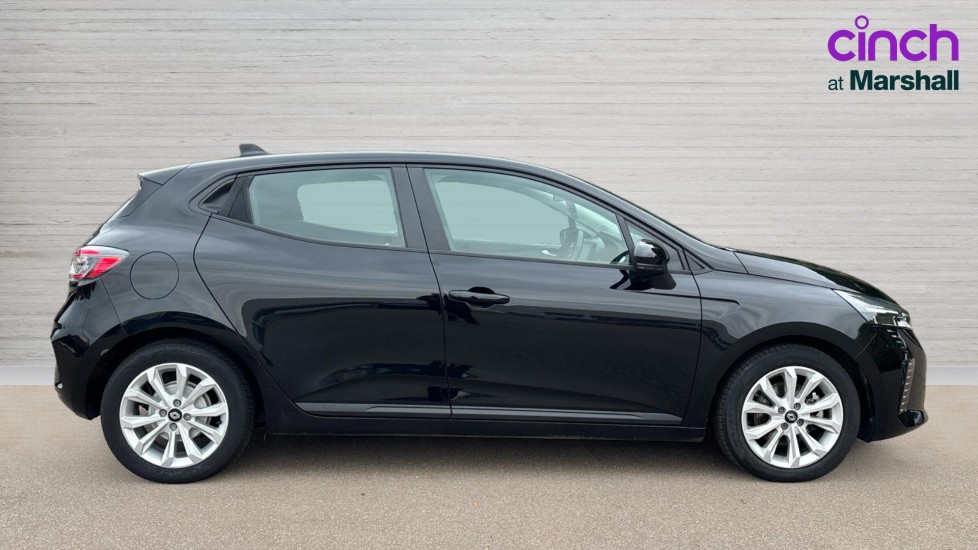 Used Renault Clio 2024 for sale - 76928073: Photo 2