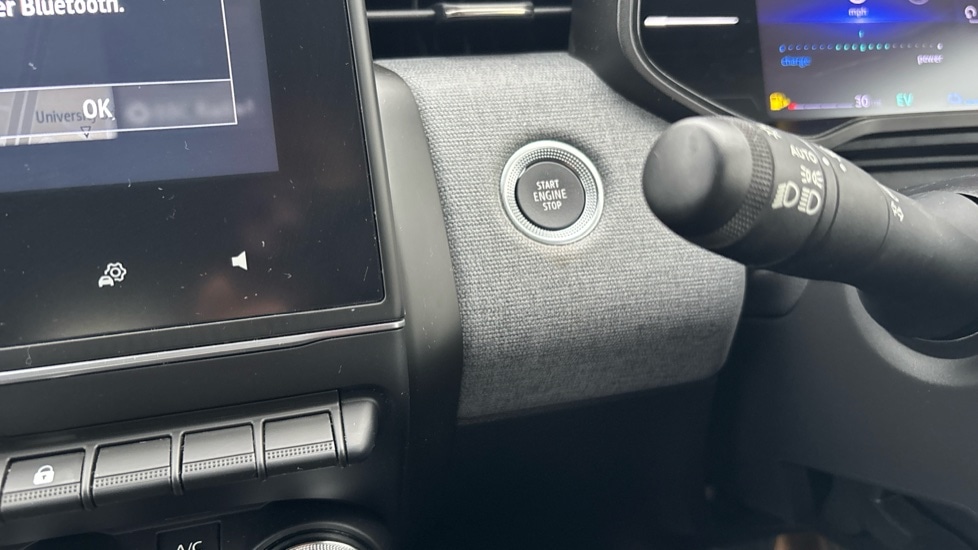 Used Renault Clio 2024 for sale - 76928073: Photo 42