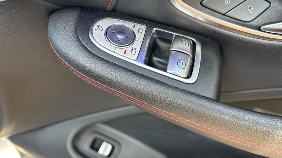 Used Mercedes-Benz C Class 2019 for sale - 75874306: Photo 32