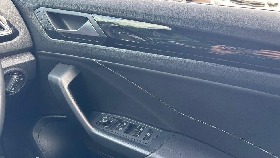 Used Volkswagen T-Roc 2022 for sale - 76487325: Photo 32