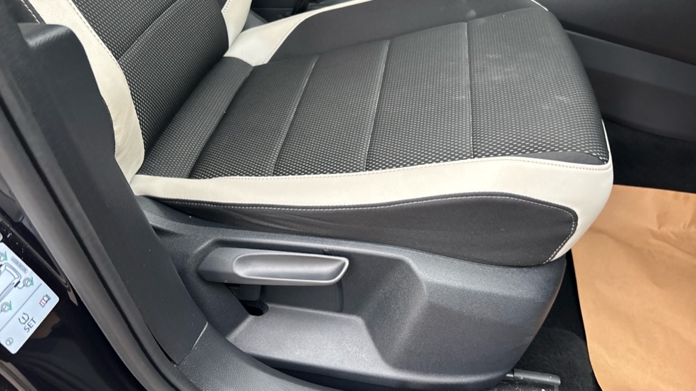 Used Volkswagen T-Roc 2021 for sale - 76523598: Photo 34