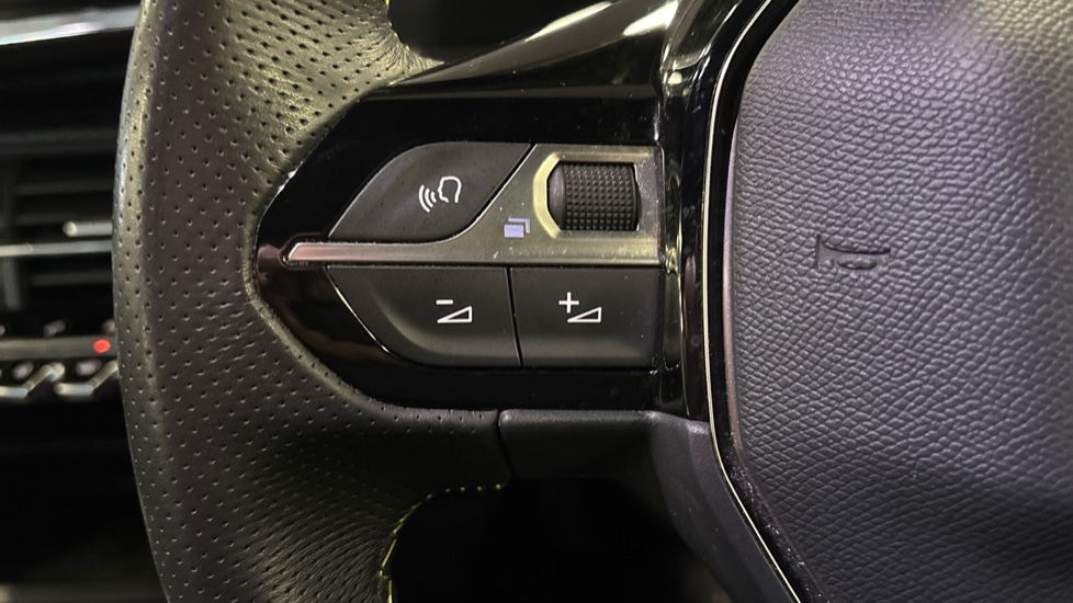 Used Peugeot 2008 2021 for sale - 76861835: Photo 25