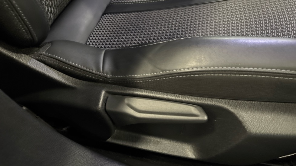 Used Peugeot 2008 2021 for sale - 76861835: Photo 39