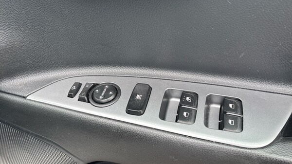 Used Kia Stonic 2022 for sale - 76124561: Photo 32