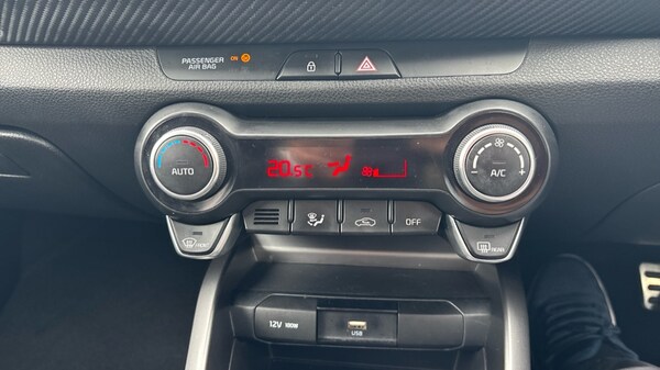 Used Kia Stonic 2022 for sale - 76124561: Photo 35