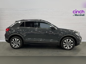 Used Volkswagen T-Roc 2022 for sale - 76826607: Photo