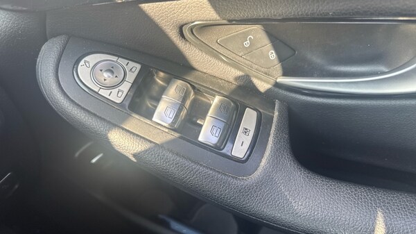 Used Mercedes-Benz GLC 2019 for sale - 76328401: Photo 28