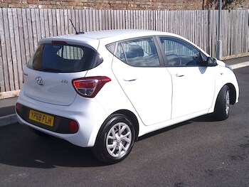 Used Hyundai i10 2018 for sale - 77904922: Photo