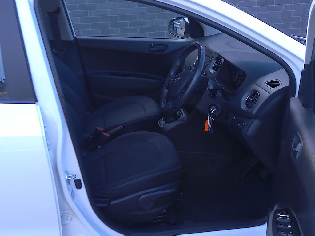 Used Hyundai i10 2018 for sale - 77904922: Photo 6