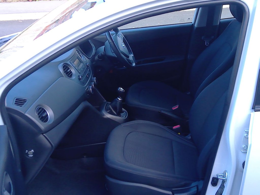 Used Hyundai i10 2018 for sale - 77904922: Photo 7