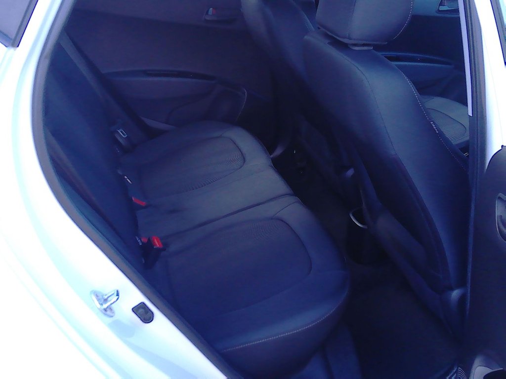 Used Hyundai i10 2018 for sale - 77904922: Photo 9