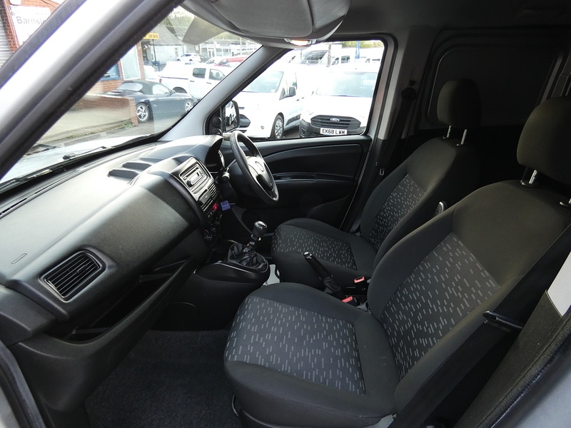 Used Vauxhall Combo 2017 for sale - 76346084: Photo 11