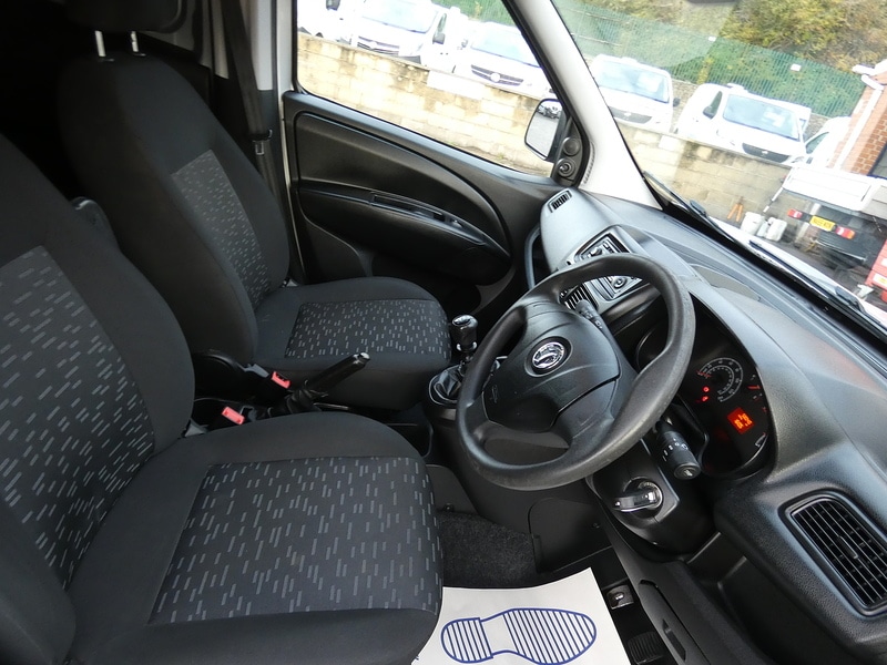 Used Vauxhall Combo 2017 for sale - 76346084: Photo 2