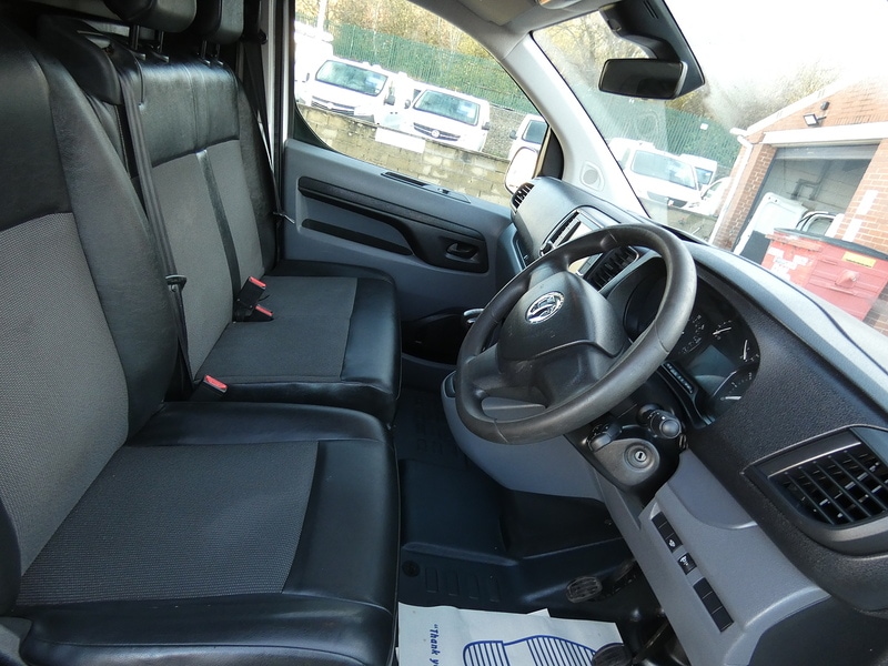 Used Vauxhall Vivaro 2020 for sale - 76570685: Photo 2