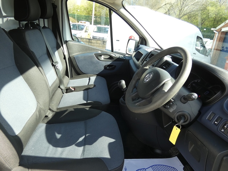 Used Vauxhall Vivaro 2015 for sale - 78040226: Photo 2