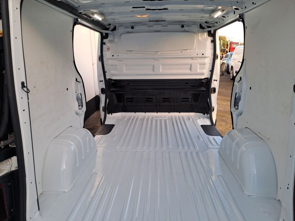 Used Vauxhall Vivaro 2017 for sale - 78102583: Photo 9