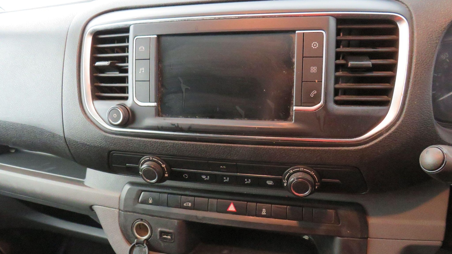 Used Peugeot Expert 2019 for sale - 76942450: Photo 21