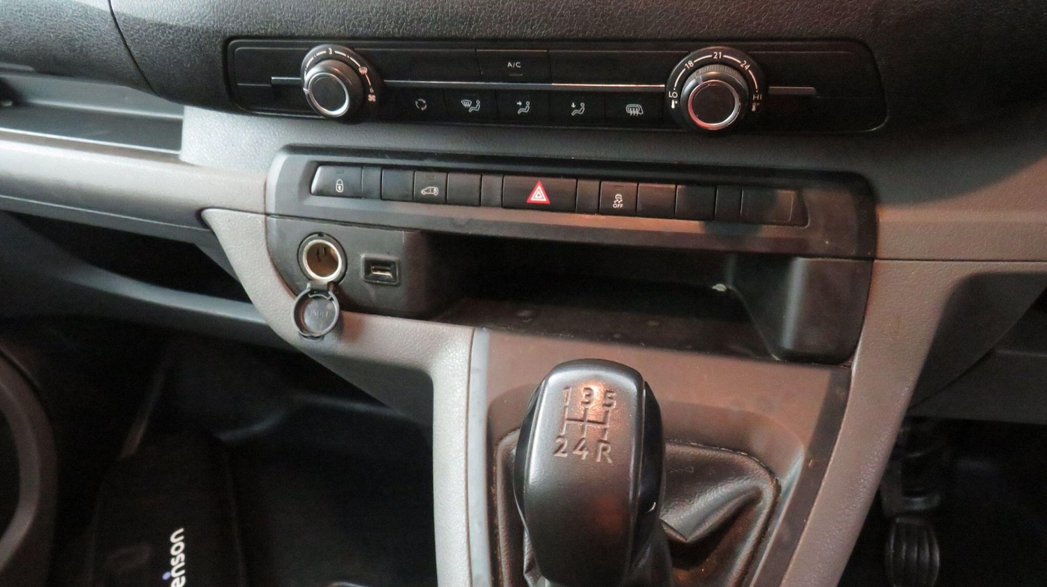 Used Peugeot Expert 2019 for sale - 76942450: Photo 28